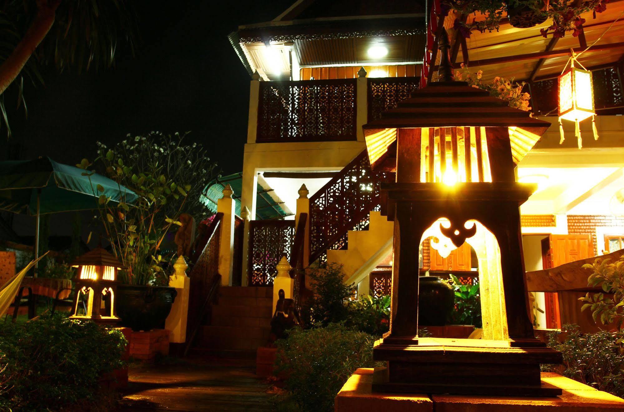 Grand Lanna Hotel Чиангмай Экстерьер фото